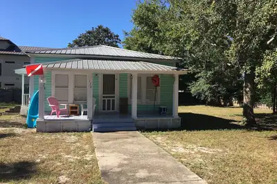 Image de The Oyster @ Seashell Cottages, Large Yard for Parking, Bring Your Boats & More!