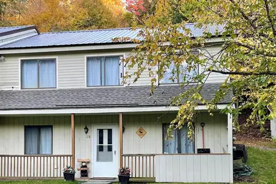 Image de Large family & pet friendly home! Huge outdoor playset, backyard games & more!