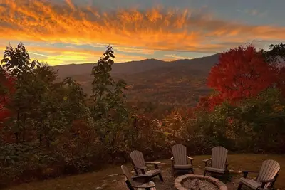 Image de Newly Remodeled, New Furniture, Views, Hot Tub, Firepit! Free Attractions