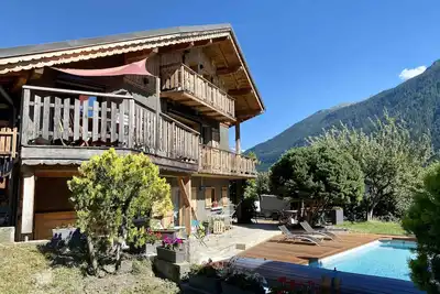 Image de Chalet du chat - 10 couchages, cheminée, jacuzzi, piscine, parking