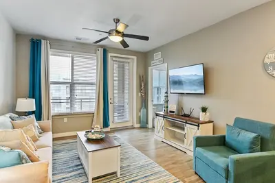 Image de FamilyFriendly BeachTheme W/Hot Tub!