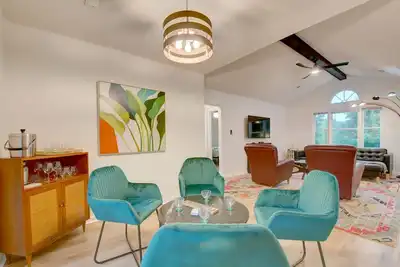 Image de Scandi-Chic Retreat in Madison-Pets stay free!