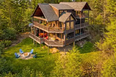 Image de Summer Hideaway! 3King, Pool &Fishing, Hot Tub, Priceless Mtn View, DogOk, Firepit