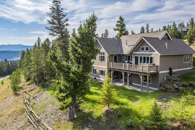 Image de Spectacular Private Big Sky 5 Bedroom Home - Best Location!