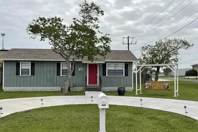 Image de Serenity Retreat- 3 Bedroom Home Blocks from Downtown Rockport, Marina and Beach
