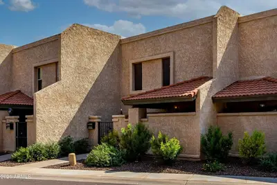 Image de Beautiful Townhome in Old Town Scottsdale! Two Master suites.