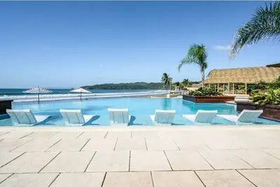 4 guests, 2 Beds / 2. 5 Baths • Villa in Gated Community / Beachfront Pool & Club