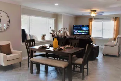 Image de Techquila Sunrise! Rustic Tx charmer sleeps 12