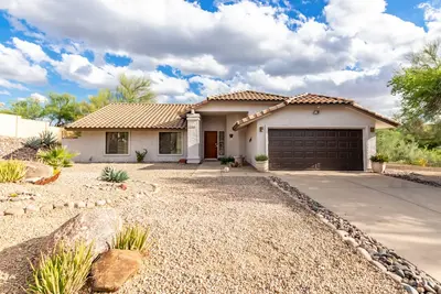 Image de New Stunning Fountain Hills Home - 3bed/2ba (Sleeps 8 + Foosball Table! )