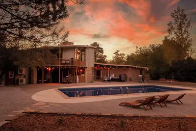 Image de El Caracol Court 15 mins North Of Santa Fe!