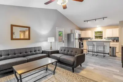 Image de Pets Welcome at this Hot Tub Three Bedroom