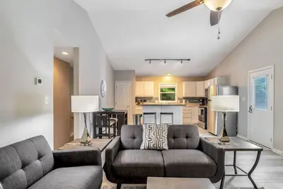 Image de Fab South Asheville Townhome Hot Tub Pet Friendly