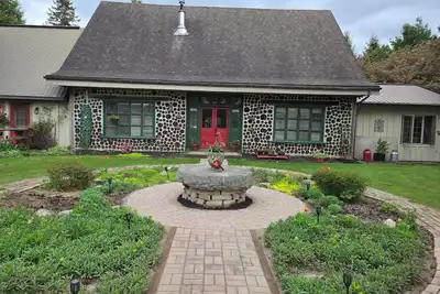 Image de Stone Road Log House