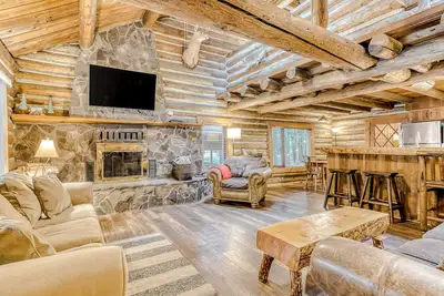 Image de Cozy Cabin with Great Outdoor Space, Fireplace, & Free WiFi - Near Sandy River