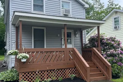 Image de Updated & Clean Dog Friendly Cottage - Walk to Chautauqua Lake. Beautiful views!