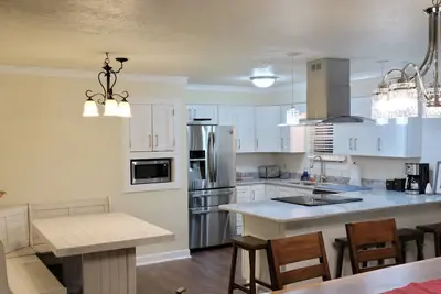 Image de Beautiful Remodeled Home very close to Notre Dame