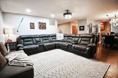 Image de Spacious 3 Bedroom Townhouse newly renovated. ! !