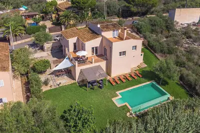 Image de \"Villa Paqui, à 10 minutes de Cala Mondragó, avec piscine à débordement, jardin et Wi-Fi.