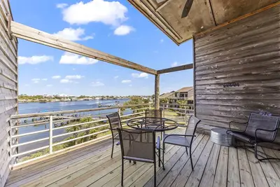 Image de Walk to FloraBama | 2 Pools | 2 Boat Docks w/Slips | Needle Rush Point E34 | My Beach Getaways