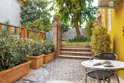 Image de Pratello Studio Apartment The Little Mulberry Tree!