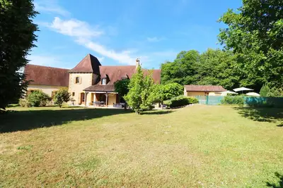Vaste Perigourdine avec Piscine Chauffee située Au Coeur Du Perigord Noir