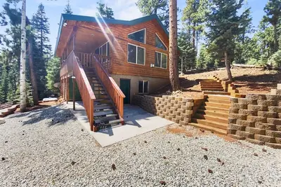 Image de Mellow Meadows, Private Cabin, 3bdrm/2bath with fireplace & fire pit