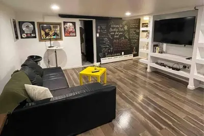 Image de DÉRIVE Stays- Brooklyn Nook w/ Retro Outdoor Patio