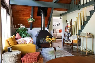 Image de The Timberline - Sleeps 5, 2 Decks, Firepit, Hot Tub