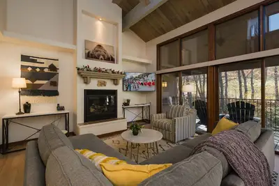 Image de Honey Bear Den (#786) | 10 min to Ski - On Golf Course - Ac/Pool/Hot Tub