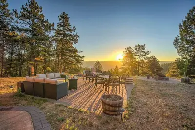 Image de Rustic Lux! Private Cabin, Hot Tub, Game Room A+