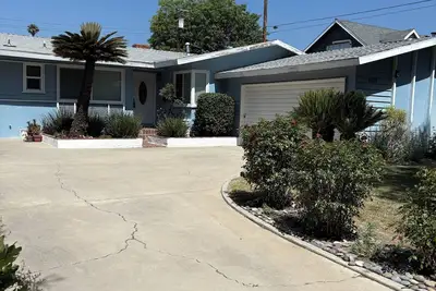 Image de Insurance Rentals:Furnished 4+2 with enclosed backyard, s steel appliances