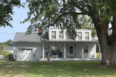 Image de Reelin&Relaxin Spacious Farmhouse Reedville, Va Sleeps 8: 3 Bdrm 2 full bathroom
