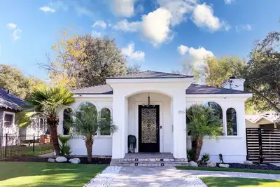 Image de Spacious, Well-Appointed, Lux\/Modern Touches w\/ Pool Table, Ping-Pong & Fire Pit