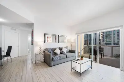 Image de Subtle 2 Bed in Edgewater/Downtown W/ Free Parking
