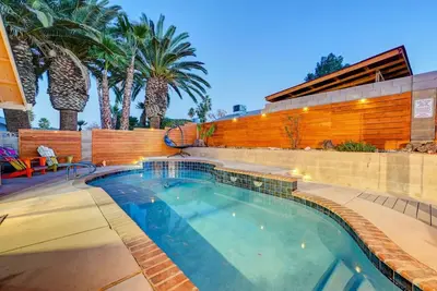 Image de 15 min to Vegas Strip, Heated Pool, 4 Bd, King Bed