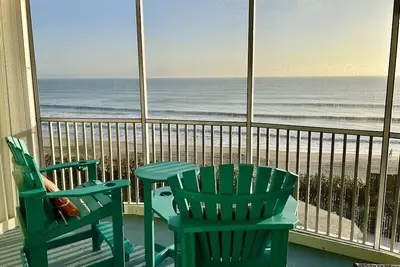 Image de On The Beach! - Pool, Beach- Pickleball. 3 Bed -2 Bath Condo with Ocean Views! \"