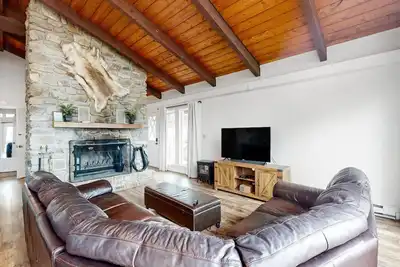 Image de Dog-friendly home w/ private hot tub, central Ac, and W/D - close to skiing