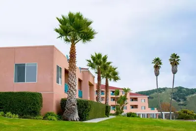 Image de Perfect Beach Escape! 2 Comfortable Units, Pool, Kitchen, Mountain View, Bay View