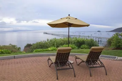 Image de Your Relaxing Getaway Awaits! 3 Spacious Units, Onsite Pool, Free Parking