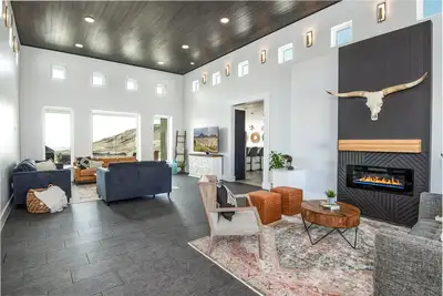 Image de Bonneville Salt Flats Secluded Luxury Modern Home! Hot Tub!