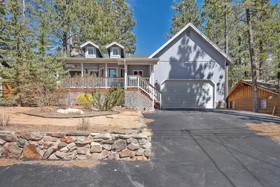 Image de Serenity Knoll - Hot Tub, Walk to Lake, Pool Table, Deck, Barbecue