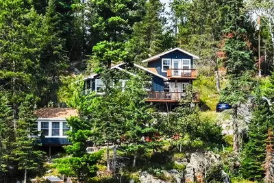 Image de Comfort and Convenience. Family and pet friendly. Close to the action!
