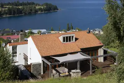 Image de Hill Haven - walk to town!