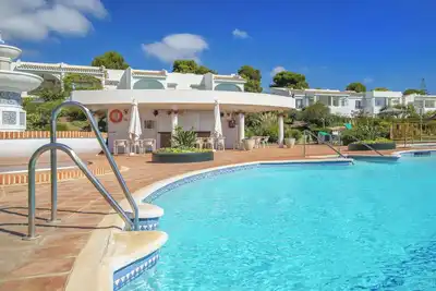 Image de Appartement Miraflores avec vue sur mer, piscine extérieure, jardin, climatisation et Wi-Fi