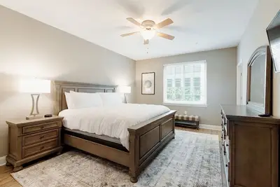 Image de Overlook Downtown Gvl! | 2 Bed, 2 Bath