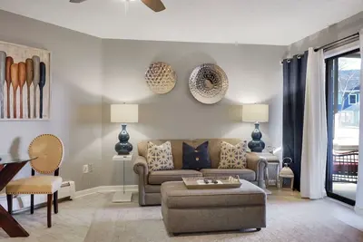 Image de Steps from the Marina | Downtown Charlevoix | Indoor/Outdoor Pool | Remodeled