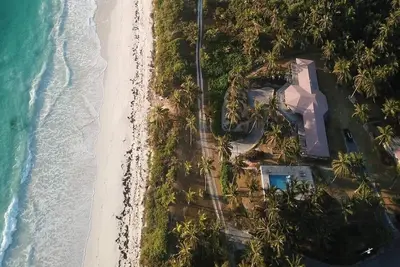 Image de Private Estate On Pink Sand Bch With Private Pool, Walk To Rest. /Bar.
