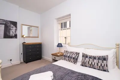 Image de Pass the Keys | Centrally located 3 bed Townhouse with garden