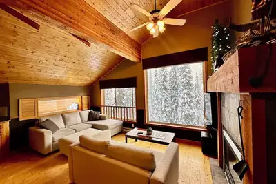 Image de Dreamy Big White Chalet ski in/ski out with Hot Tub