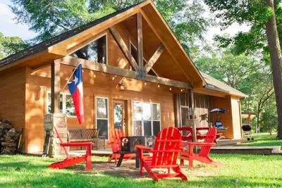Image de Lakefront Cabin w/Pier, Firepit & Pet-Friendly